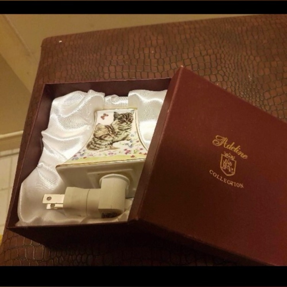 Adeline Collection porcelain Cat Night Light